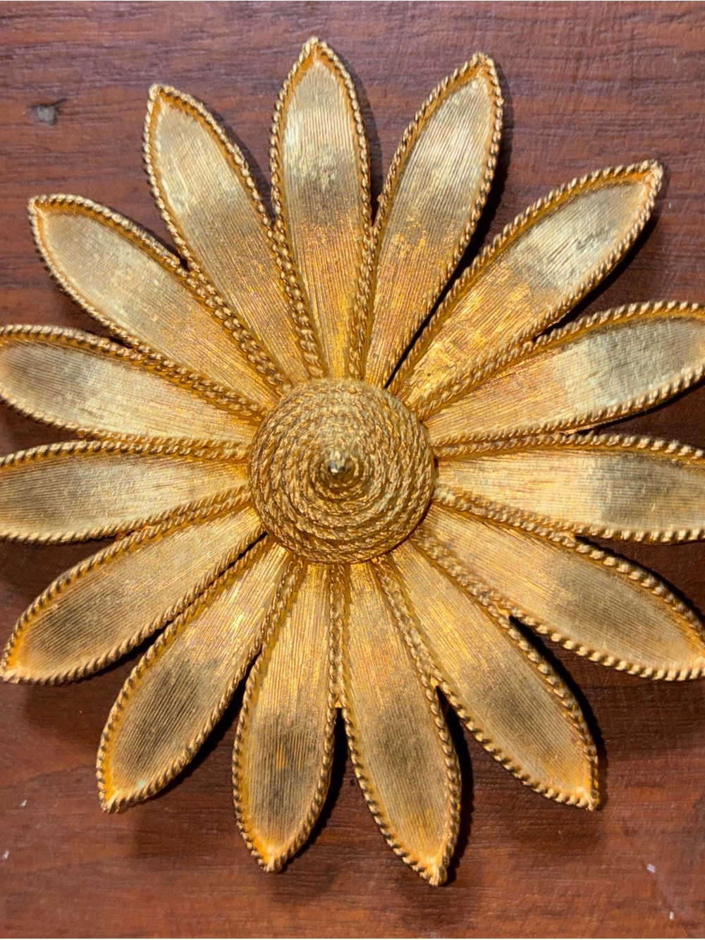Vintage sunflower brushed gold tone brooch 1950-60s style large 3.5 inches